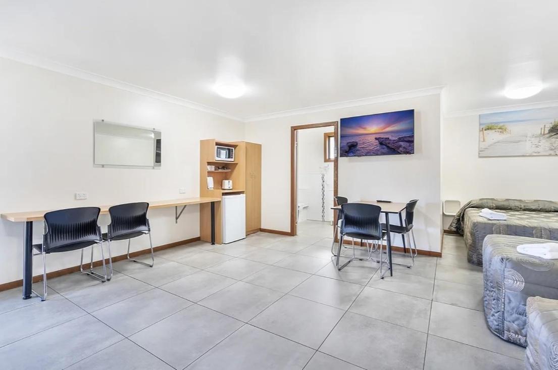Palm Valley Motel Tarro Екстериор снимка